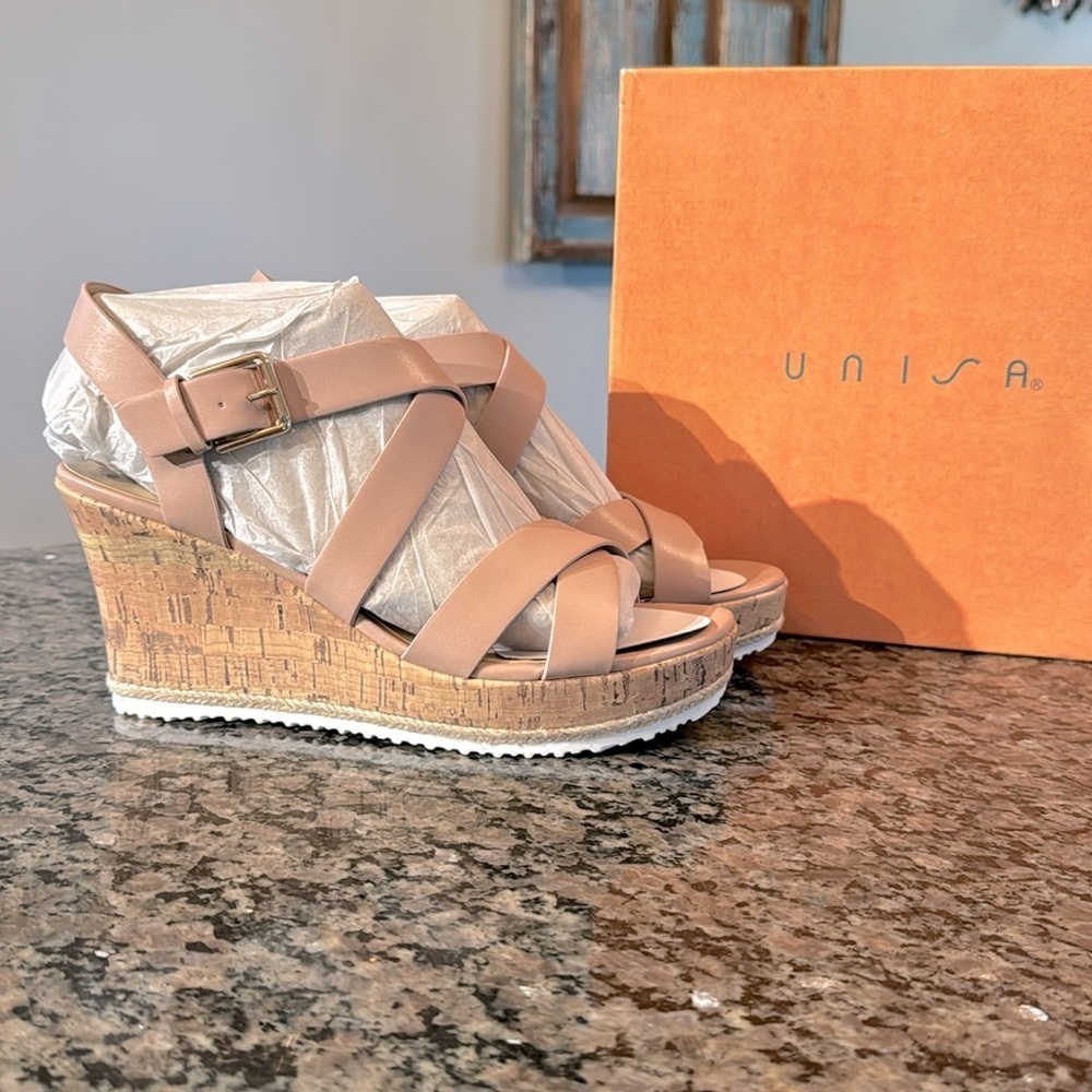 Unisa light pink wedge sandal NIB 9.5